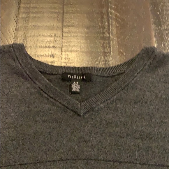 Large Long Sleeve Van Heusen V-Neck Sweater - Picture 4 of 7